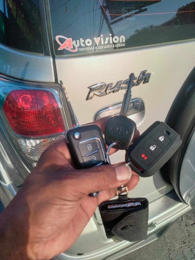 Kunci Mobil Rush